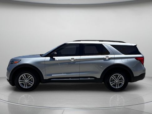 Used 2023 Ford Explorer XLT w/ Equipment Group 202A RWD image 5