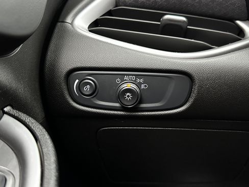 Used 2025 Chevrolet Malibu LT image 22