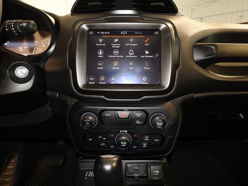 Used 2023 Jeep Renegade Latitude AWD/4WD image 17