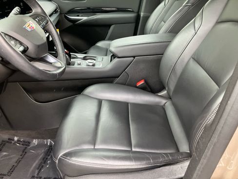 Used 2024 Cadillac XT4 Luxury w/ Cold Weather Package AWD/4WD image 8