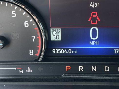 Used 2022 Ford Explorer XLT w/ Equipment Group 202A RWD image 36