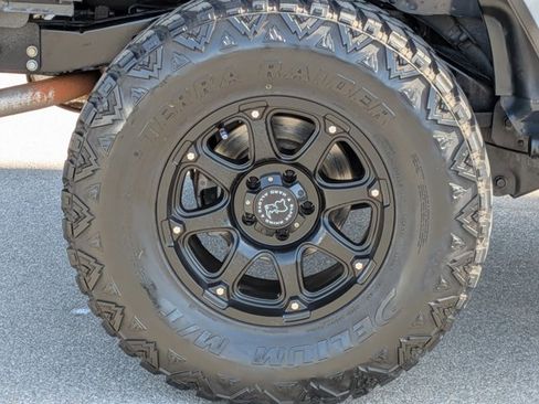 Used 2018 Jeep Wrangler Unlimited Sport S image 22