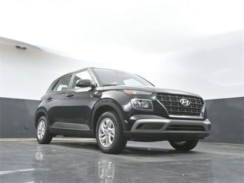 Used 2025 Hyundai Venue SE image 28