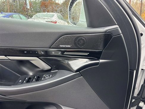 Used 2024 BMW 530i xDrive w/ Premium Package image 19