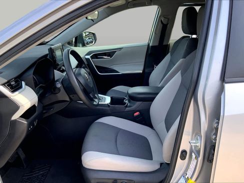 Used 2022 Toyota RAV4 XLE AWD/4WD image 8