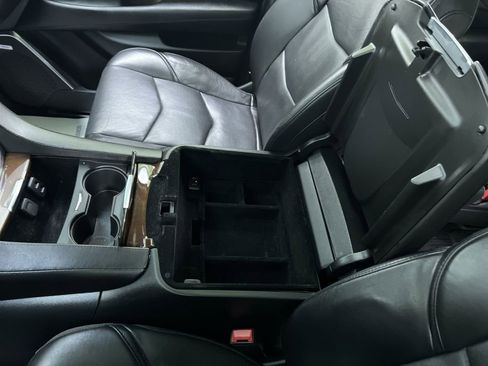 Used 2018 Cadillac Escalade ESV Premium Luxury AWD/4WD image 25