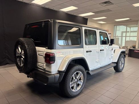 Used 2021 Jeep Wrangler Unlimited Sahara AWD/4WD image 3