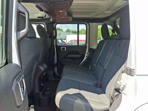 Used 2024 Jeep Wrangler Unlimited Sahara AWD/4WD image 10