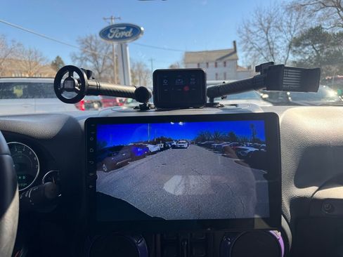 Used 2016 Jeep Wrangler Unlimited Rubicon w/ Connectivity Group image 27