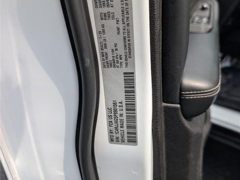 Used 2023 Jeep Grand Cherokee L Laredo RWD image 16