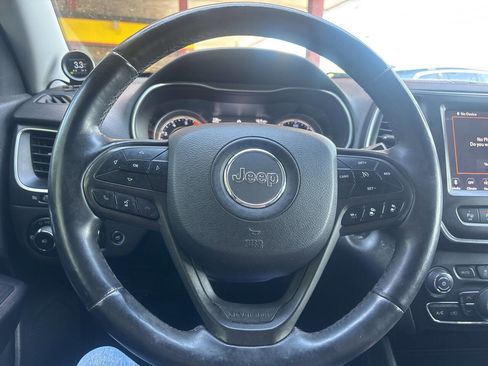 Used 2019 Jeep Cherokee Trailhawk AWD/4WD image 10