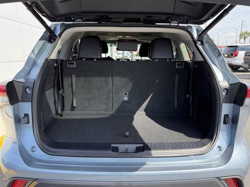 Used 2020 Toyota Highlander Limited image 9