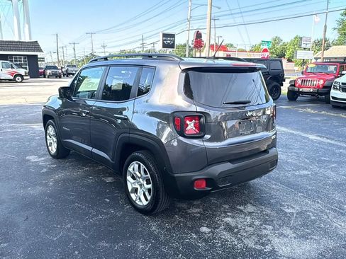 Used 2017 Jeep Renegade Latitude FWD image 5