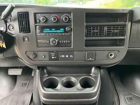 Used 2018 Chevrolet Express 2500 LT w/ LT Preferred Equipment Group RWD image 17