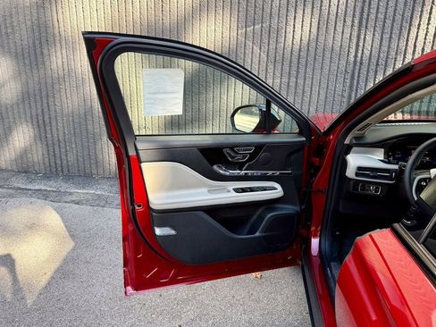 New 2026 Lincoln Corsair Premiere image 13