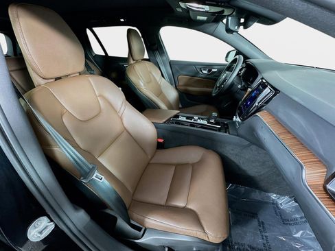 Used 2025 Volvo V60 B5 Cross Country Plus image 30