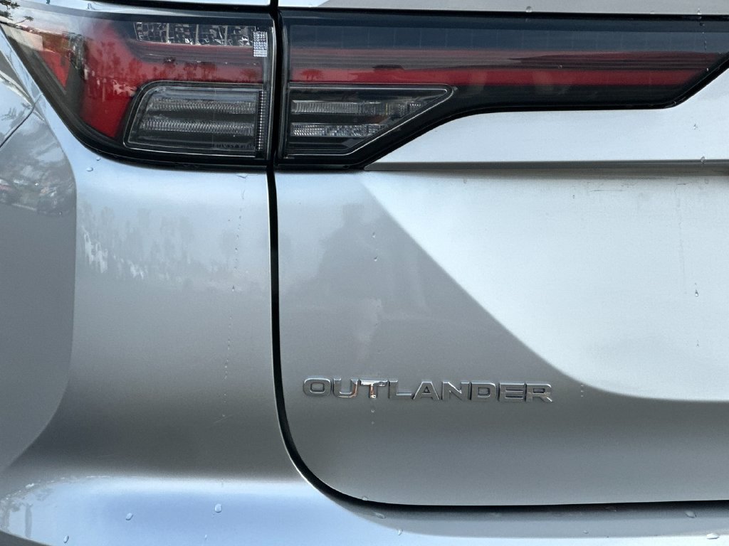 Used 2025 Mitsubishi Outlander SE AWD/4WD image 25