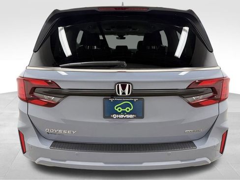 Used 2025 Honda Odyssey Touring image 4