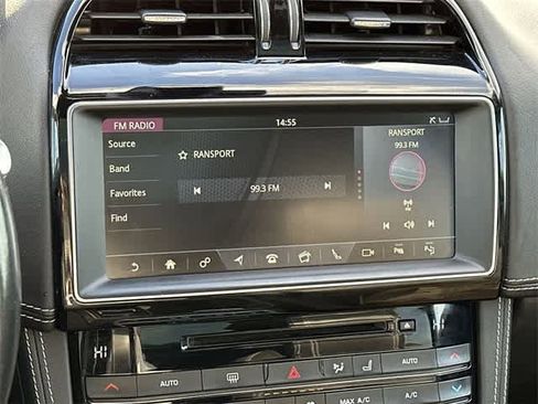 Used 2018 Jaguar F-PACE R-Sport image 11