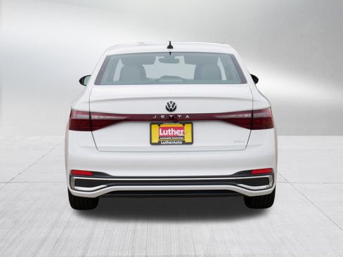 Used 2026 Volkswagen Jetta SEL FWD image 6