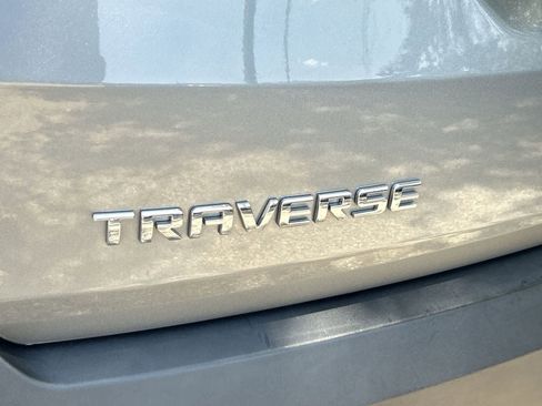Used 2023 Chevrolet Traverse LT FWD image 8