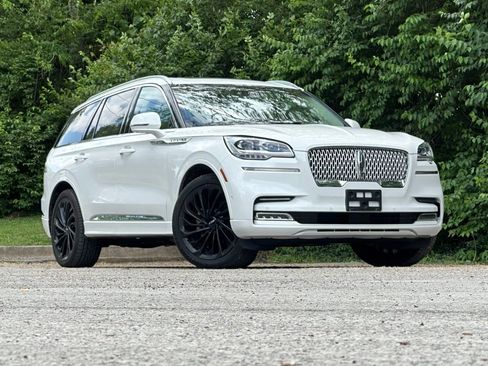 Used 2022 Lincoln Aviator Reserve w/ Equipment Group 201A AWD/4WD image 2