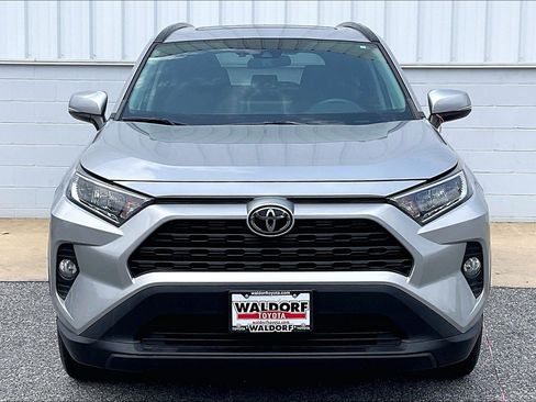 Used 2020 Toyota RAV4 XLE w/ Convenience Package AWD/4WD image 3