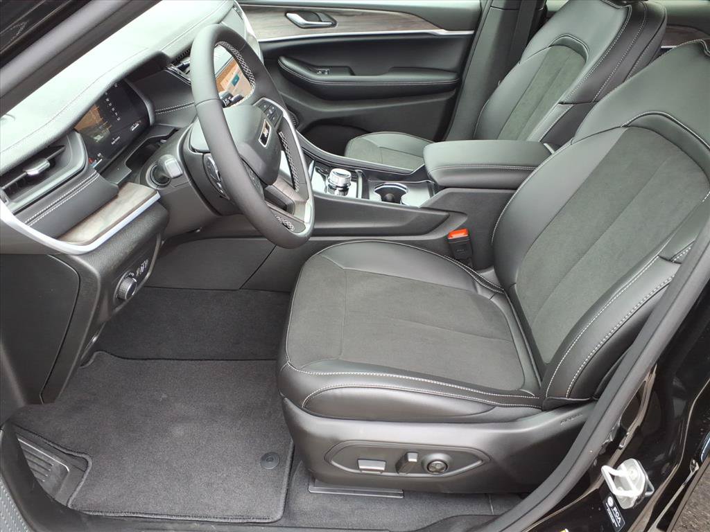 New 2027 Jeep Grand Cherokee Altitude AWD/4WD image 12
