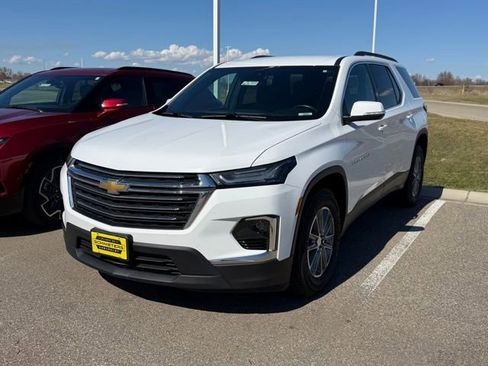 Used 2023 Chevrolet Traverse LT image 1