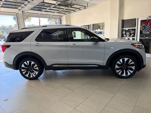 Used 2025 Ford Explorer Platinum w/ LUX Leather Package image 9