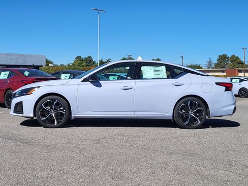 New 2025 Nissan Altima 2.5 SR w/ SR Premium Package image 3