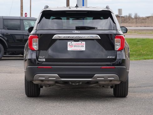 Used 2023 Ford Explorer XLT w/ Equipment Group 202A AWD/4WD image 4