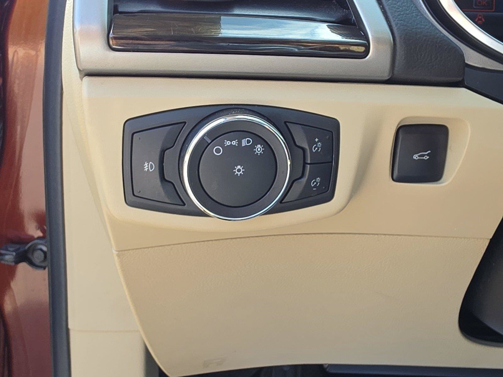 Used 2015 Ford Fusion SE w/ Equipment Group 202A FWD image 19