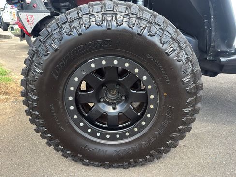 Used 2015 Jeep Wrangler Unlimited Sahara w/ Dual Top Group AWD/4WD image 17