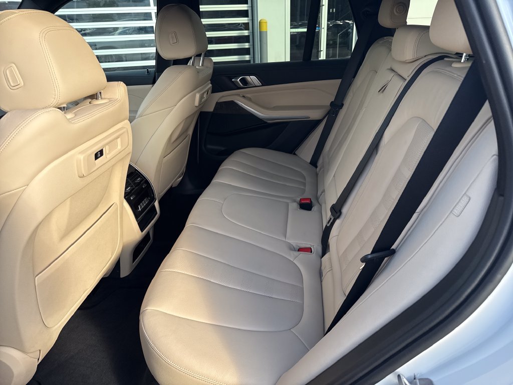 Used 2022 BMW X5 xDrive40i w/ Premium Package AWD/4WD image 10