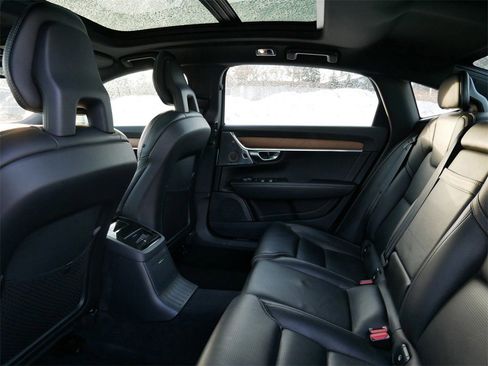 Used 2018 Volvo S90 T8 Inscription w/ Convenience Package image 9