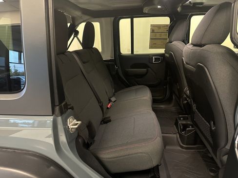 Used 2024 Jeep Wrangler Unlimited Rubicon w/ Convenience Group image 7