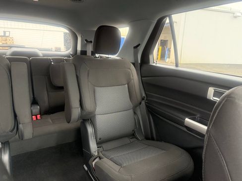 Used 2024 Ford Explorer XLT AWD/4WD image 60