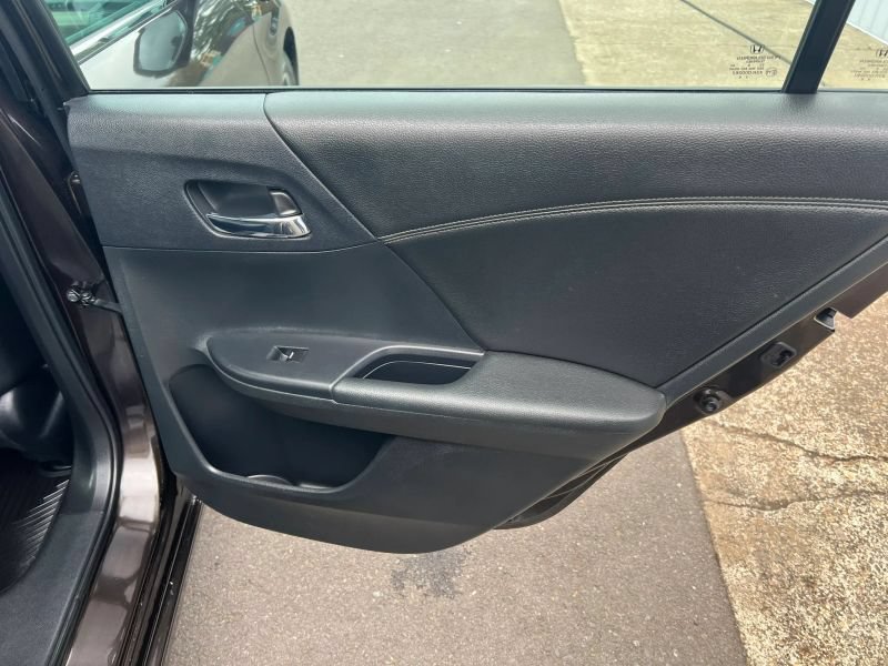 Used 2017 Honda Accord EX-L image 10