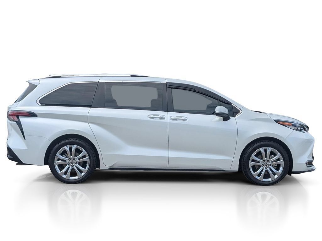 Used 2023 Toyota Sienna Platinum FWD image 6