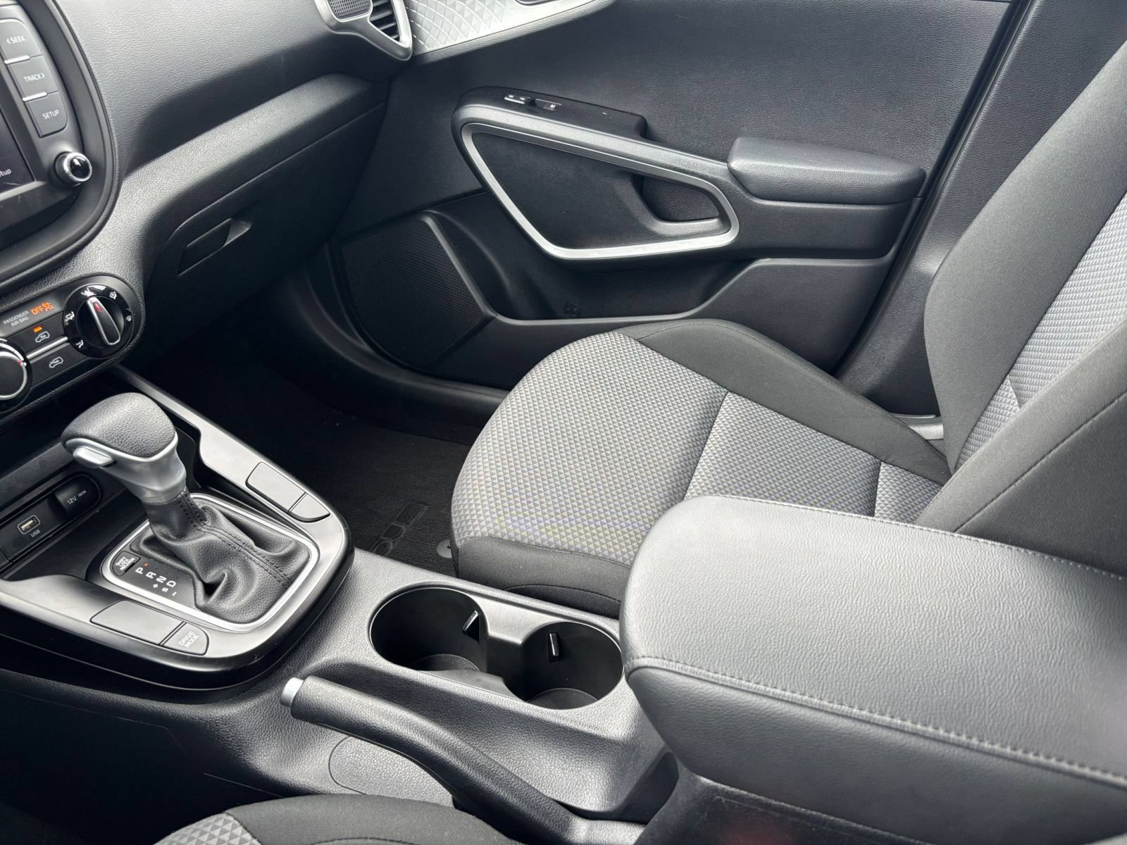 Used 2025 Kia Soul LX w/ LX Technology Package FWD image 38