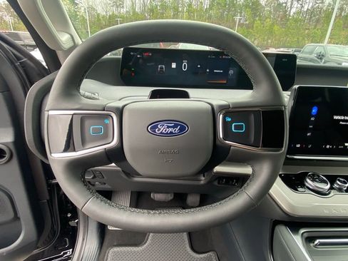 New 2026 Ford Expedition Active image 13