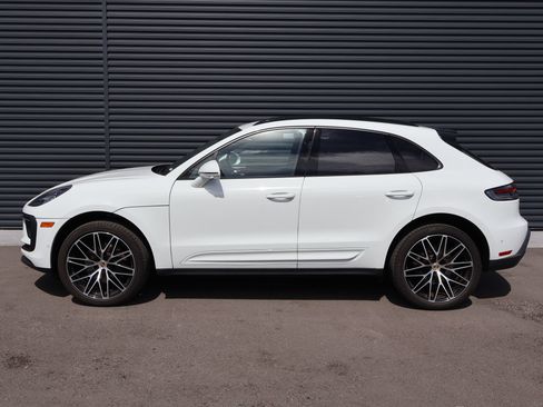Used 2024 Porsche Macan AWD/4WD image 2