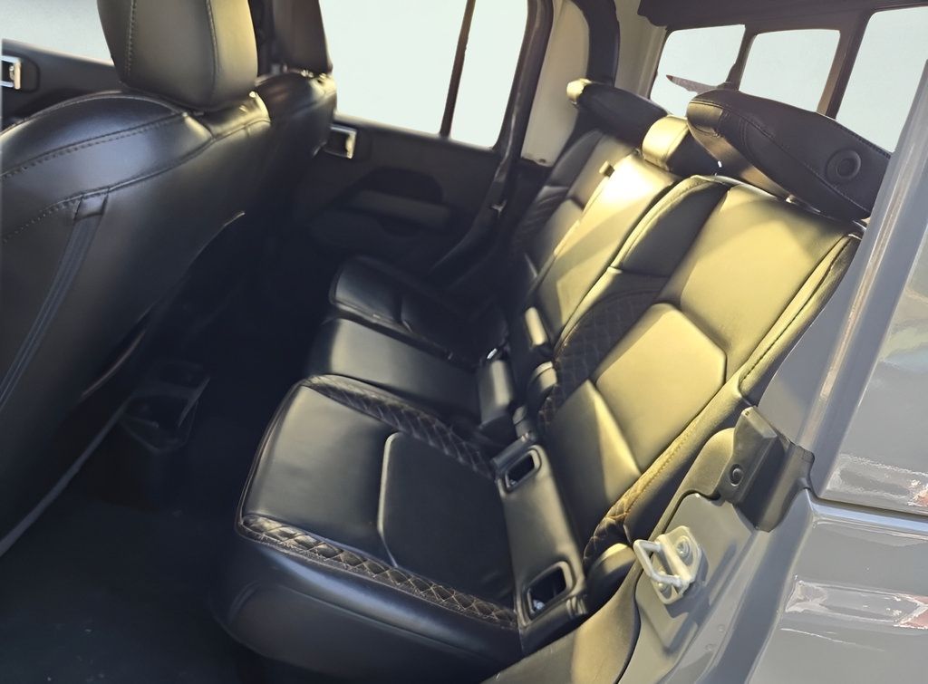 Used 2023 Jeep Gladiator Overland AWD/4WD image 12