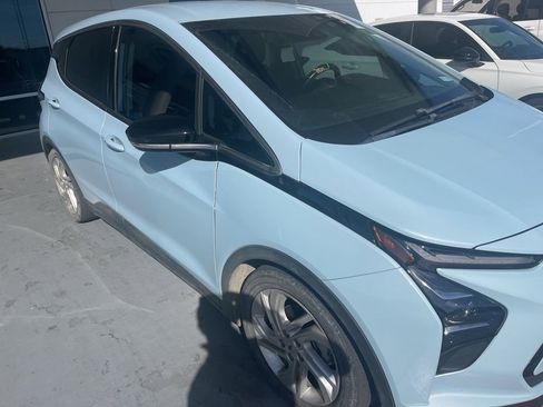Used 2022 Chevrolet Bolt LT image 3
