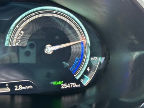 Used 2023 Genesis G80 image 32