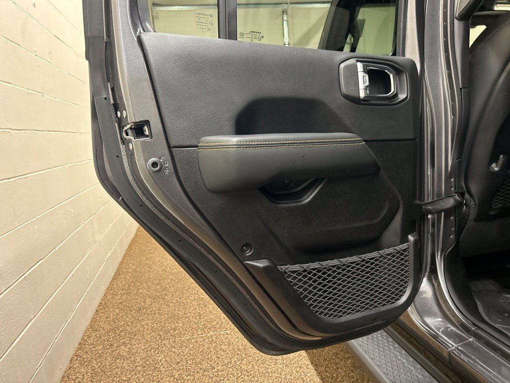 Used 2025 Jeep Gladiator Sport AWD/4WD image 16