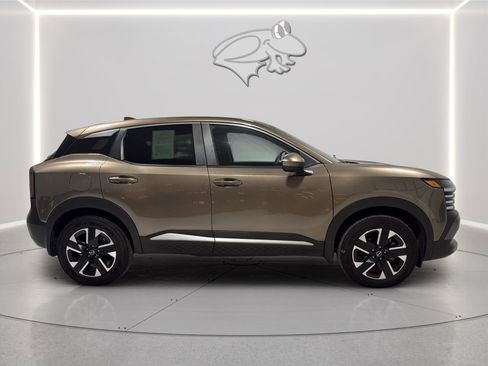 Used 2025 Nissan Kicks SV w/ Illumination Package AWD/4WD image 7