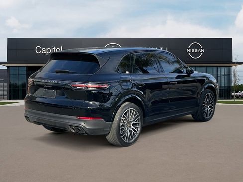 Used 2022 Porsche Cayenne Platinum Edition image 5
