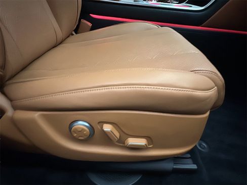 Certified 2025 Genesis GV80 2.5T Prestige image 18